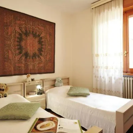 Sleeps 6 * Sala Comacina