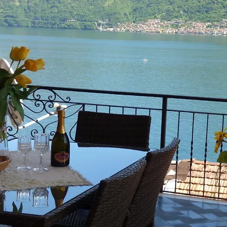 Sleeps 6 * Sala Comacina